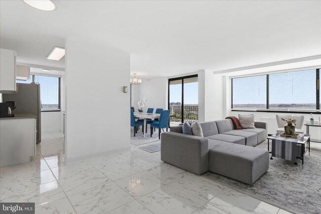 Building Photo - 301 N Beauregard St