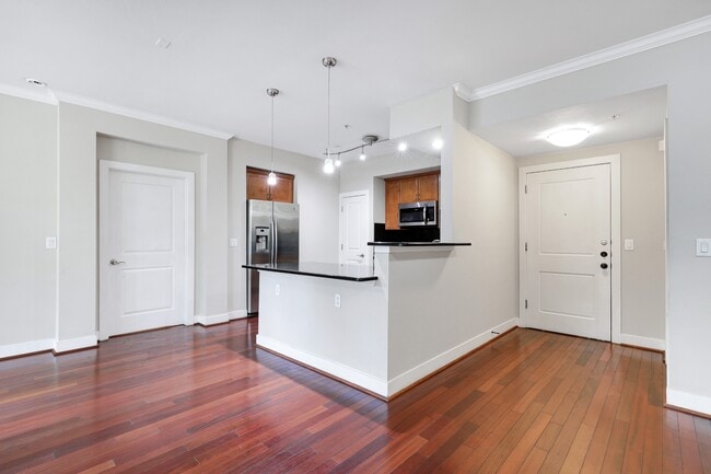 Building Photo - 7342 Oak Manor Dr