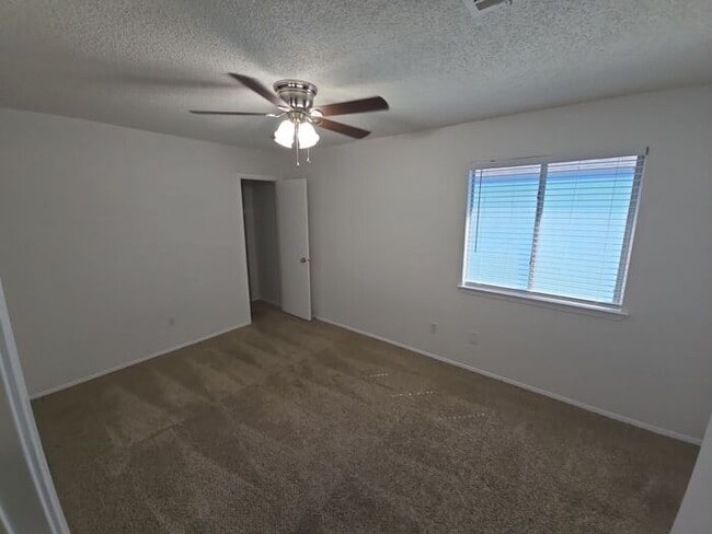 Building Photo - Spacious 3BR Austin Home with Fireplace & ...