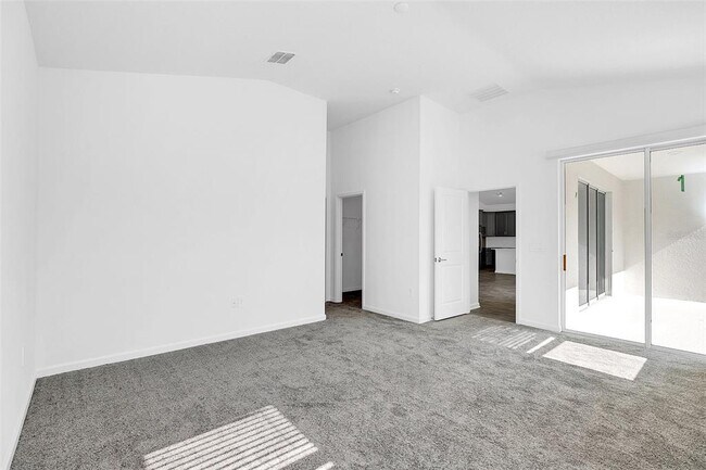 Building Photo - 6306 Lakepine St