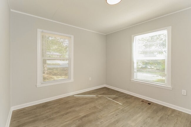 Building Photo - 111 Camellia Cir