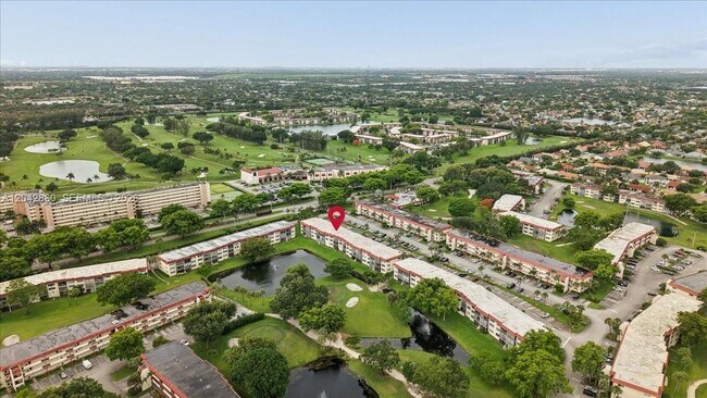 Building Photo - 800 S Hollybrook Dr