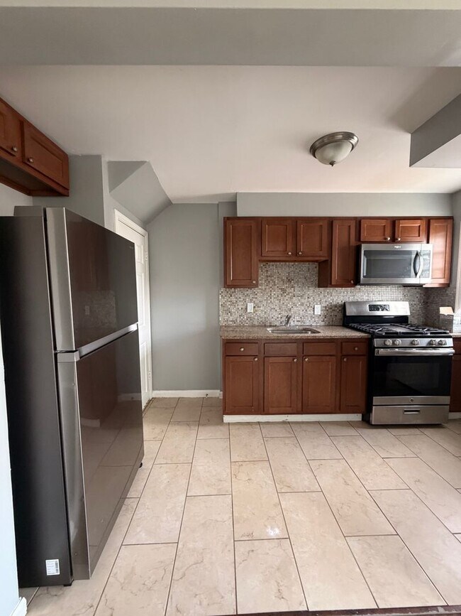 Building Photo - 2229 Graythorn Rd