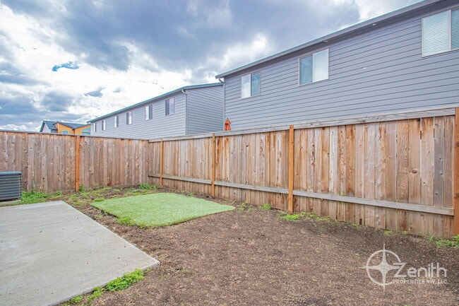 Building Photo - 12323 NE 116th Way