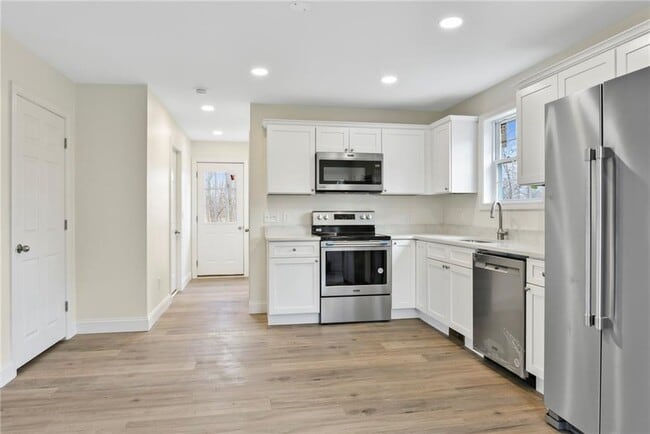 Building Photo - 24 Blackburn St