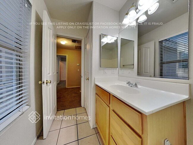 Building Photo - 1043 S Firehole Dr