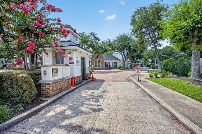 Building Photo - 9200 Westheimer Rd