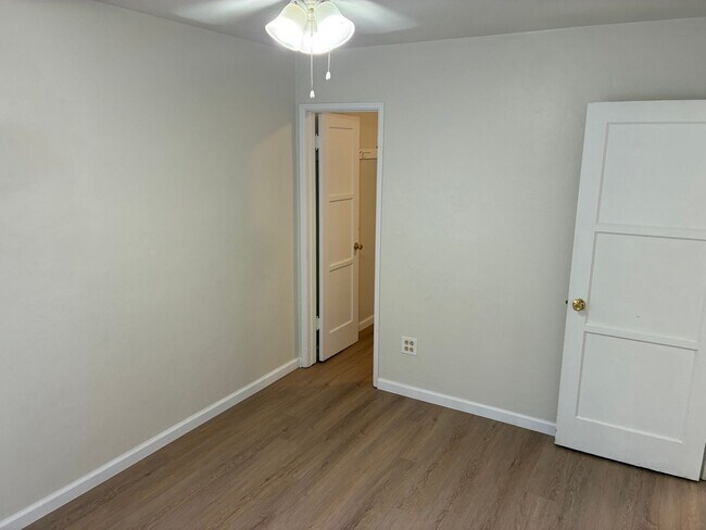 Building Photo - Centrally Located 3/1