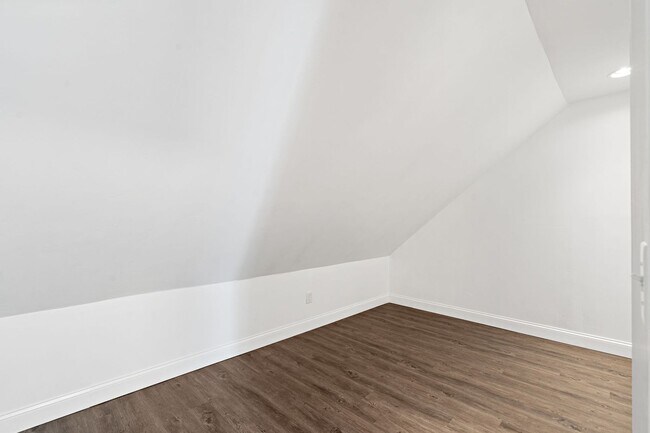 Building Photo - Fully renovated condo in Hendersonville