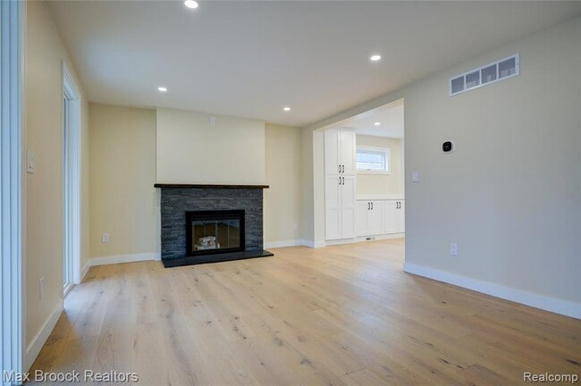 Building Photo - 409 Baldwin Ave