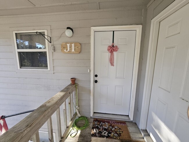 Building Photo - 700 W 1st St