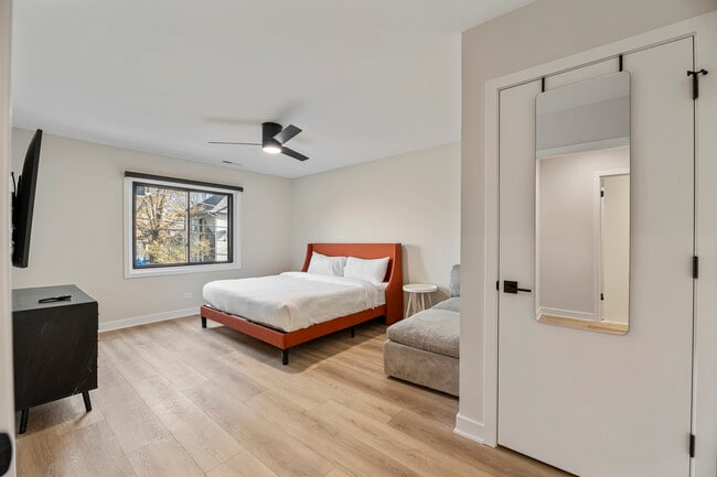 Building Photo - 7109 N Western Ave