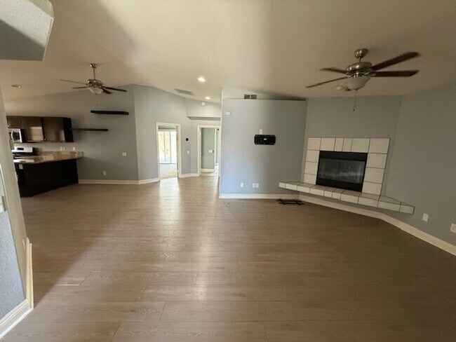 Building Photo - La Quinta Cove