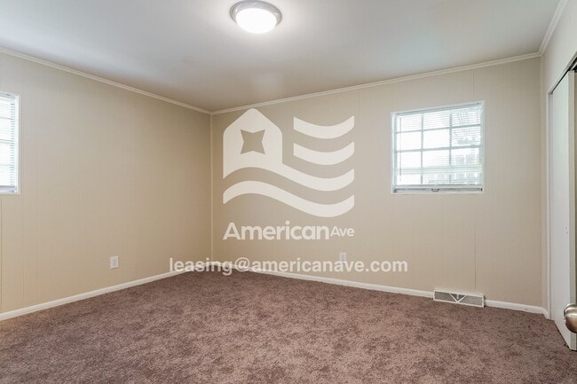 Building Photo - 2165 Circle Dr