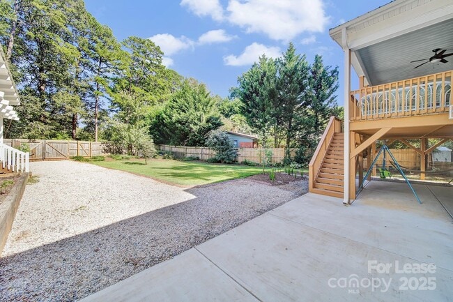 Building Photo - 3222 Clark St