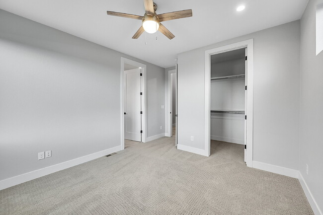 Building Photo - $3,095.00 - 2 Bedrooms, 2.2 Bathrooms, Tow...