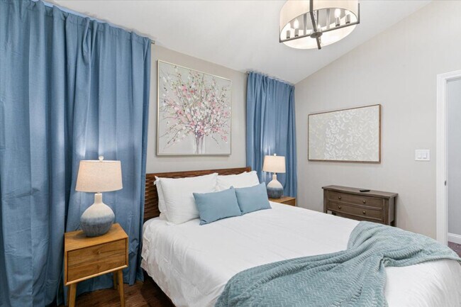 Building Photo - 17 Cedar Terrace