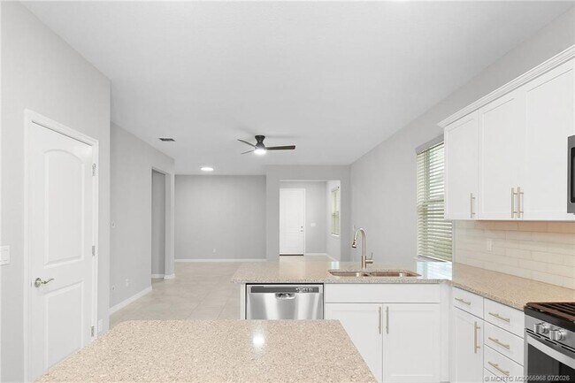 Building Photo - 10214 SW Captiva Dr