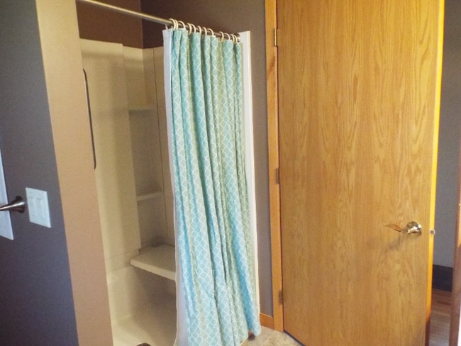 Building Photo - 453 4th Ave