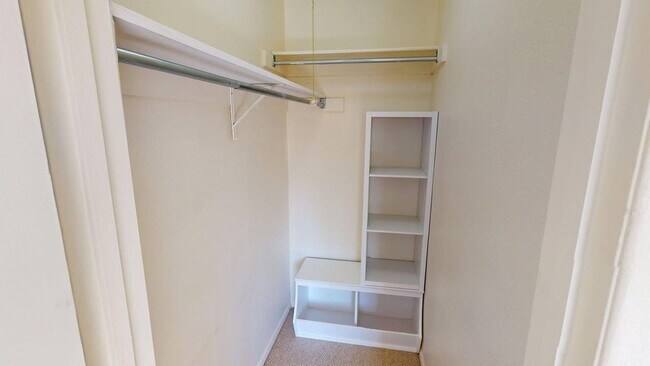 Building Photo - Light-Filled Upstairs Condo in a Prime Location