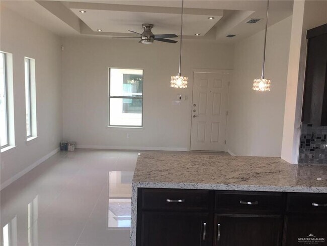 Building Photo - 1702 W Smith Dr