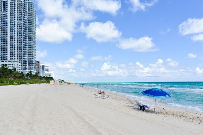 Building Photo - 6039 Collins Ave
