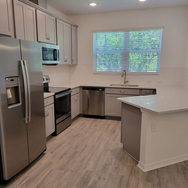 Building Photo - Annual UNfurnished almost BRAND NEW townhome just south of University and Lockwood Ridge!