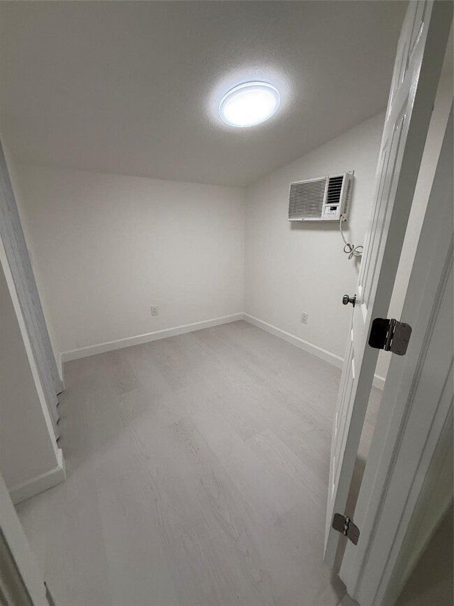 Building Photo - 626 37th St