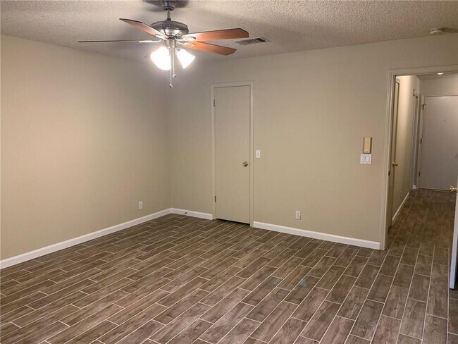 Building Photo - 9617 Copper Creek Dr
