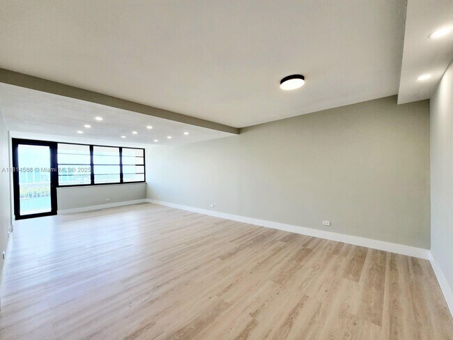 Building Photo - 250 174th St