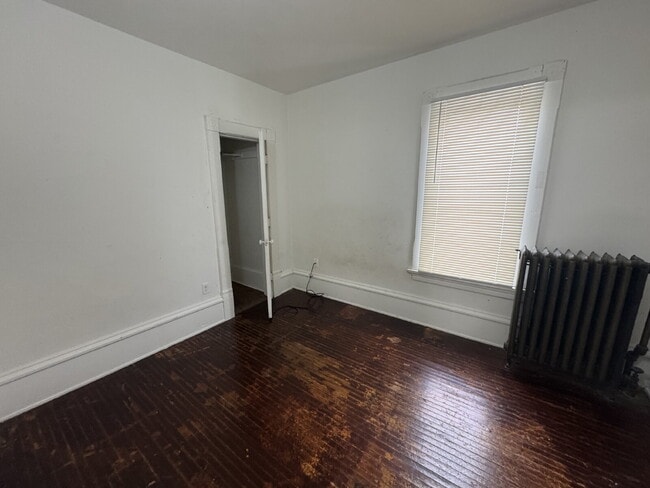 Building Photo - Upper level 3-Bed Duplex with Hardwood Elegance & 2 Baths in North Minneapolis!