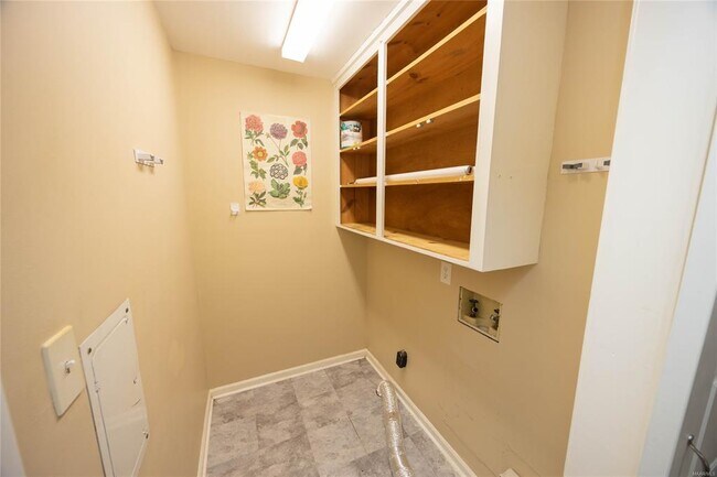 Building Photo - 3418 Milan Dr