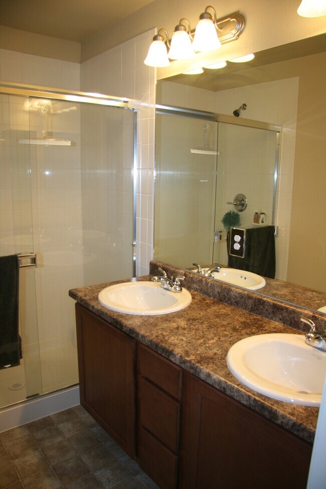 Building Photo - Two Story Townhouse in Old Colorado City!