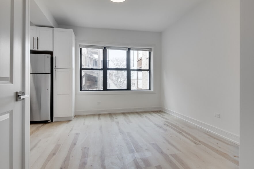 Building Photo - 1906 N Whipple St