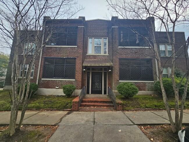 Building Photo - 212 S Willett St