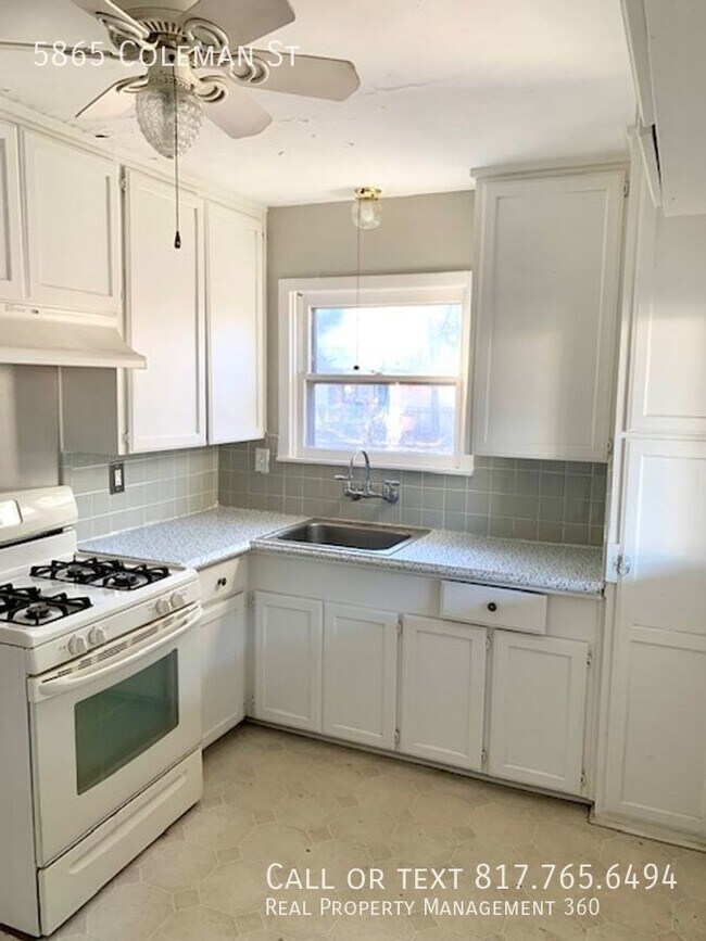 Building Photo - Cozy Westworth Village available for rent