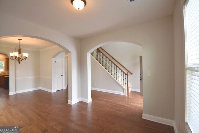 Building Photo - 606 Blackburn Ln