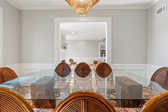 Building Photo - 6732 Vanderbilt St