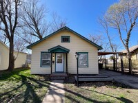 Building Photo - 2 bed home with large backyard in Mcpherson