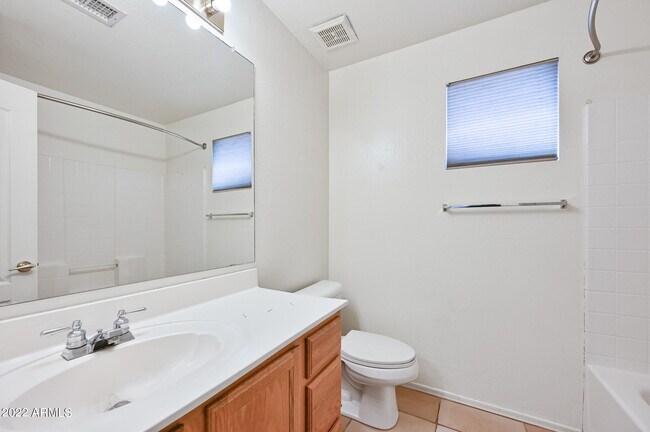 Building Photo - 5047 S Roosevelt St
