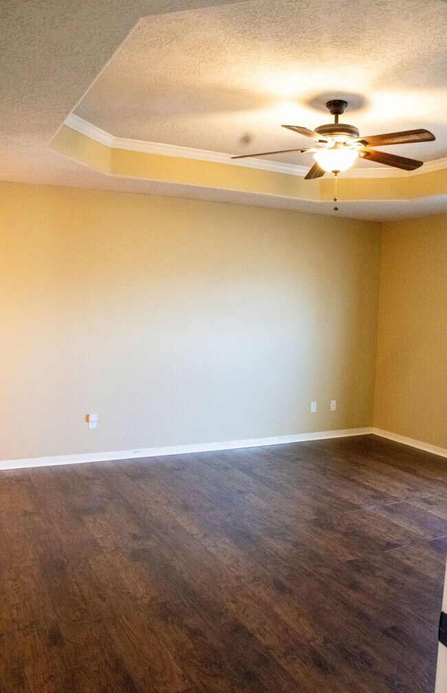 Building Photo - 9550 Thousand Oaks Loop