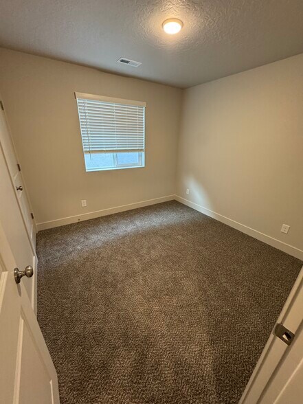 Building Photo - 4029 S Woodland Ave