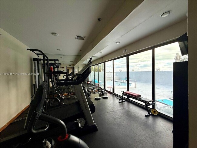 Building Photo - 555 NE 30th St