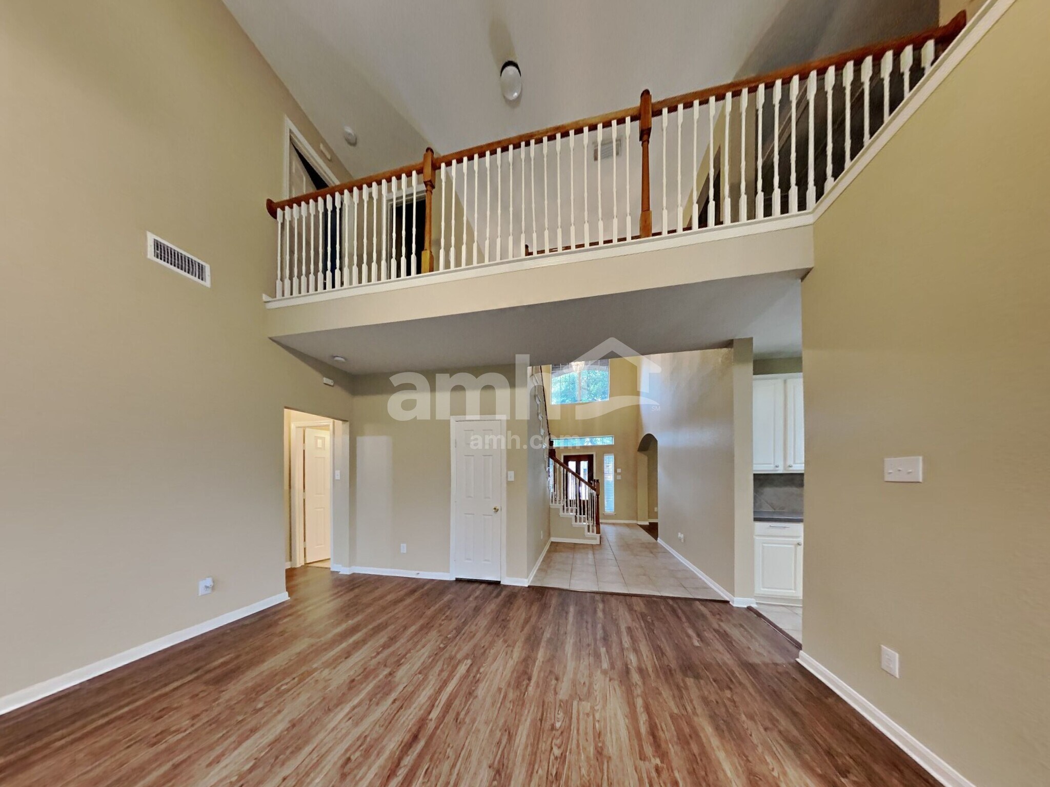 Building Photo - 1627 Buckingham Dr