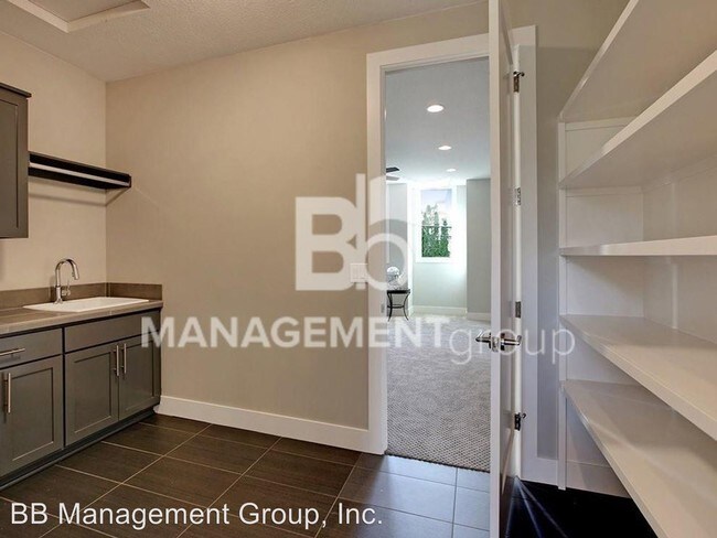 Building Photo - 3 br, 2.5 bath House - 10805 NW Cornell Rd