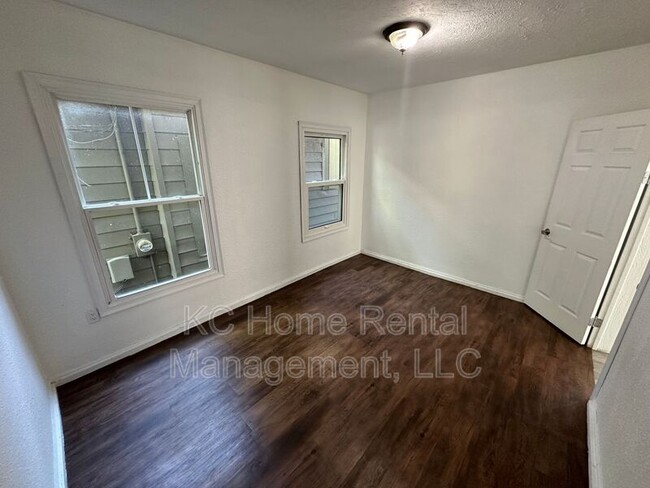 Building Photo - 2316 Spruce Ave
