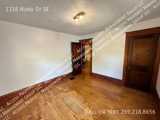 Building Photo - Eastown Three Bedroom Clean Home