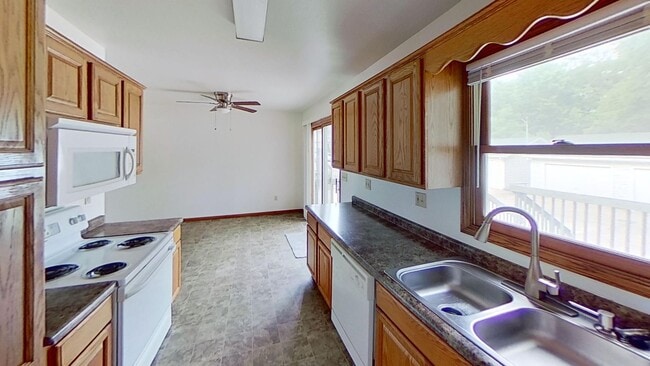 Building Photo - Huge 24' x 28' garage, two story duplex with two large bedrooms, one and a half bath, full baseme...
