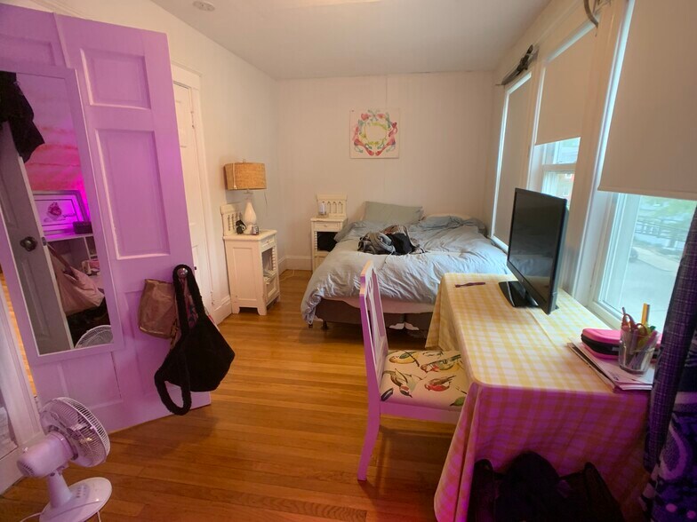 Building Photo - 120 Nonantum St