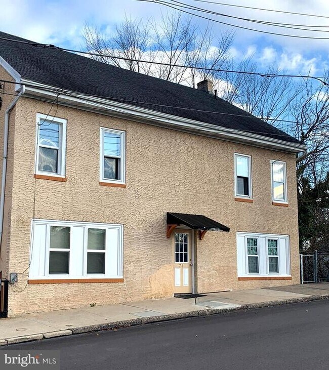 Building Photo - 24 S Evans St